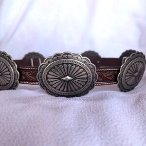 Women's oval concho belt